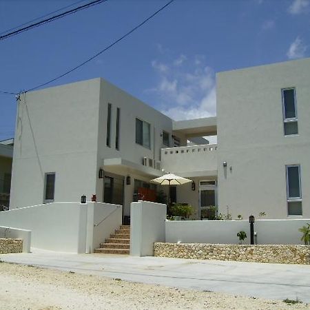 Casa Di Bravo Hotel Miyakojima  Buitenkant foto